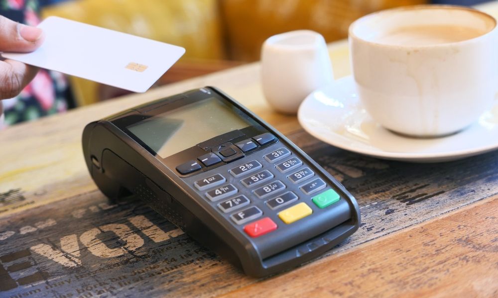 5 Reasons a Phone Credit Card Machine Can Boost Your Small Business Sales